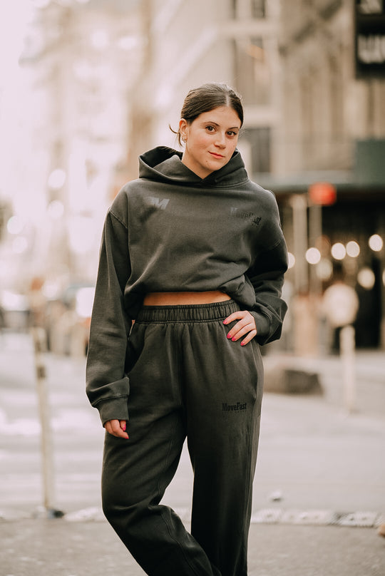 MOVE FAST ESSENTIAL SWEATPANTS